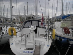 Brug voor radar zonnepaneel en windgenerator