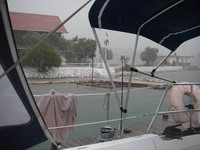 Kaptan restaurant in de stromende regen